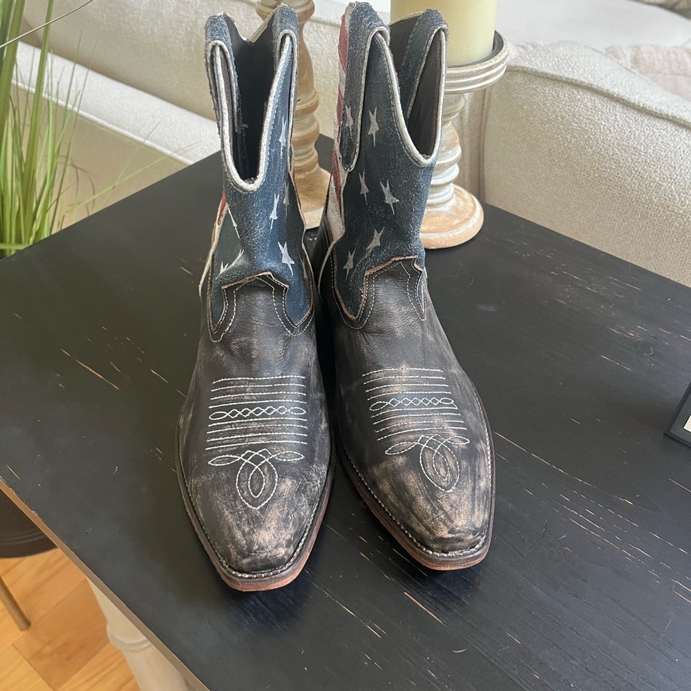 ROPER LEATHER
ANKLE BOOT AMERICAN FLAG WITH DISTRESSED
BROWN VAMP. Sz 8.5 - Picture 2 of 8